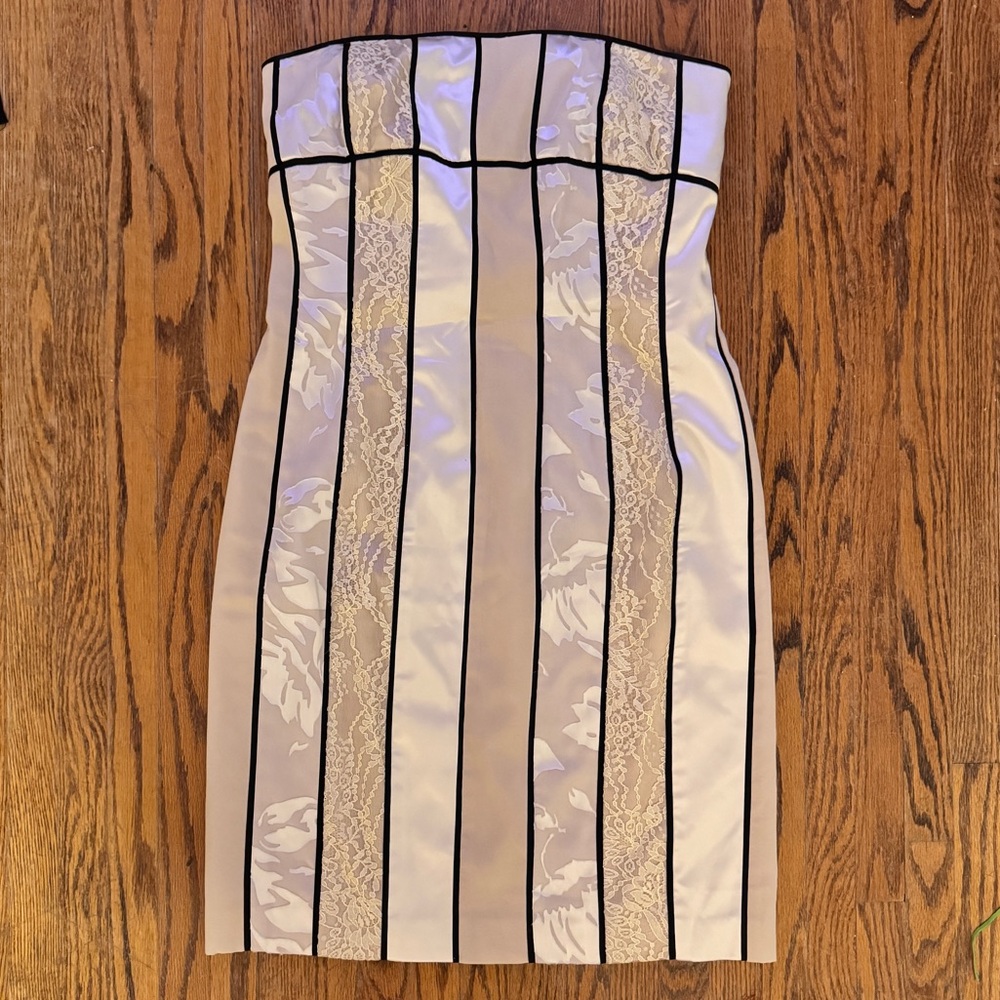 Kay Unger SILK cream Strapless cocktail dress with lace and Black trim - size 10